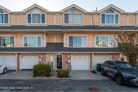 Photo of 69 Alex Circle, Staten Island, NY 10305 (MLS # 2602042)