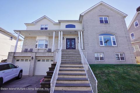 Photo of 74 Craig Avenue, Staten Island, NY 10307 (MLS # 1158984)