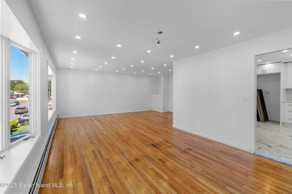 Photo of 75 Muller Avenue, Staten Island, NY 10314 (MLS # 2506448)