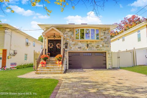 Photo of 164 Seidman Avenue, Staten Island, NY 10312 (MLS # 2405866)