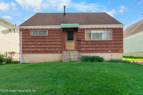 Photo of 237 Mann Avenue, Staten Island, NY 10314 (MLS # 2602244)