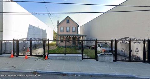 Photo of 40 Winant Place, Staten Island, NY 10309 (MLS # 1160167)