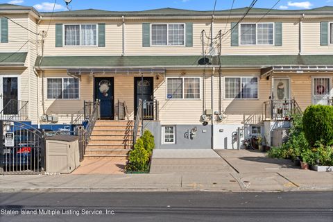 Photo of 5 Roe Street, Staten Island, NY 10310 (MLS # 1164817)