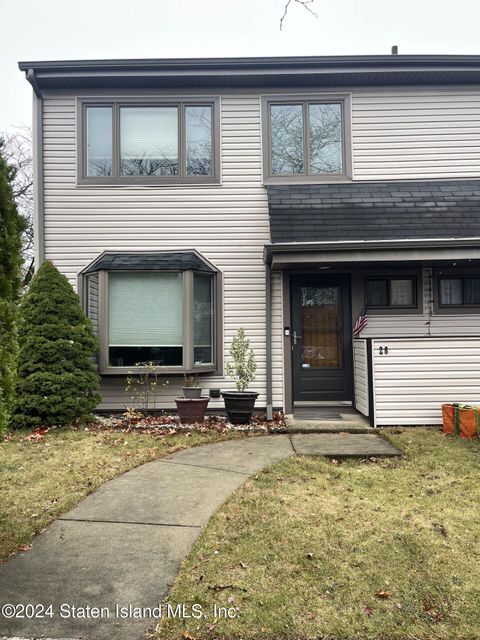 Photo of 28 Hampton Place, Staten Island, NY 10309 (MLS # 2406750)