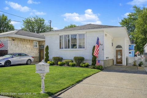 Photo of 44 Cordelia Avenue, Staten Island, NY 10309 (MLS # 2600674)