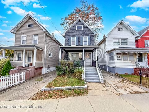 Photo of 38 Laforge Avenue, Staten Island, NY 10302 (MLS # 2506688)