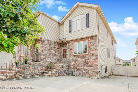 Photo of 36 Bogota Street, Staten Island, NY 10314 (MLS # 2504610)