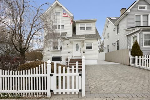 Photo of 703 Delafield Avenue, Staten Island, NY 10310 (MLS # 1160333)
