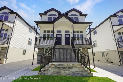 Photo of 74 Appleby Avenue, Staten Island, NY 10305 (MLS # 1163588)