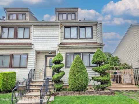 Photo of 245 Signs Road #A, Staten Island, NY 10314 (MLS # 1164752)