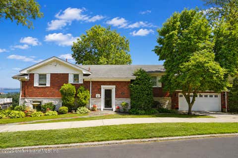 Homes For Sale - 116 Signal Hill Road<br/> Staten Island, NY 10301