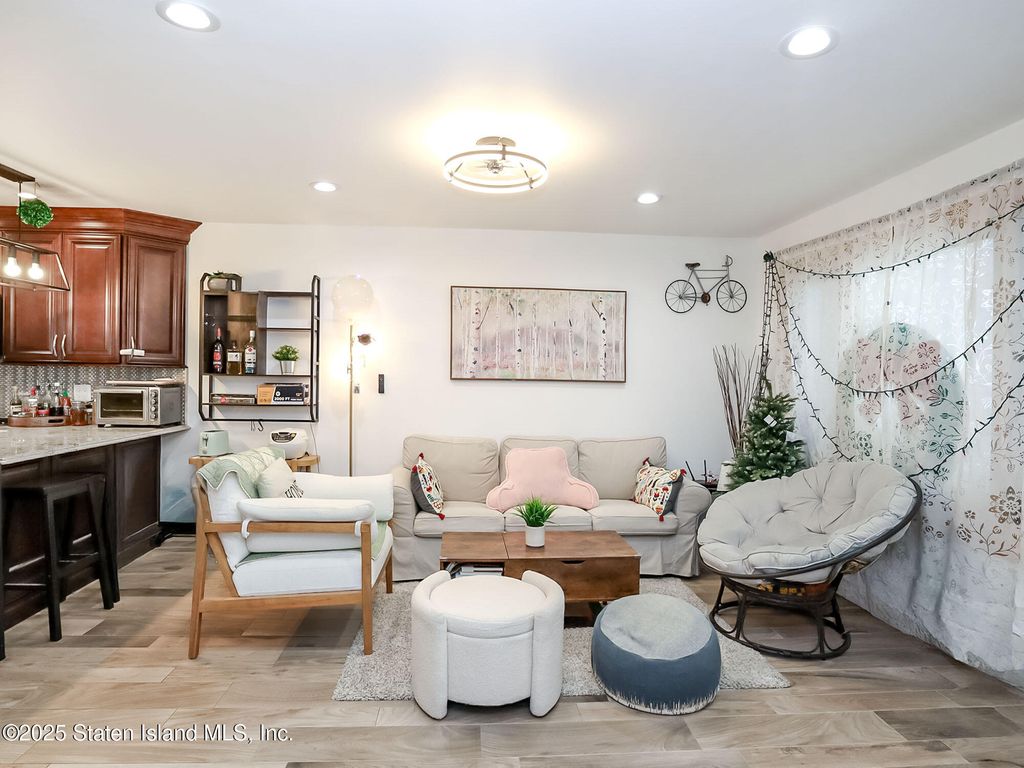 Photo of 31 Pierpont Place, Staten Island, NY 10314 (MLS # 2506081)