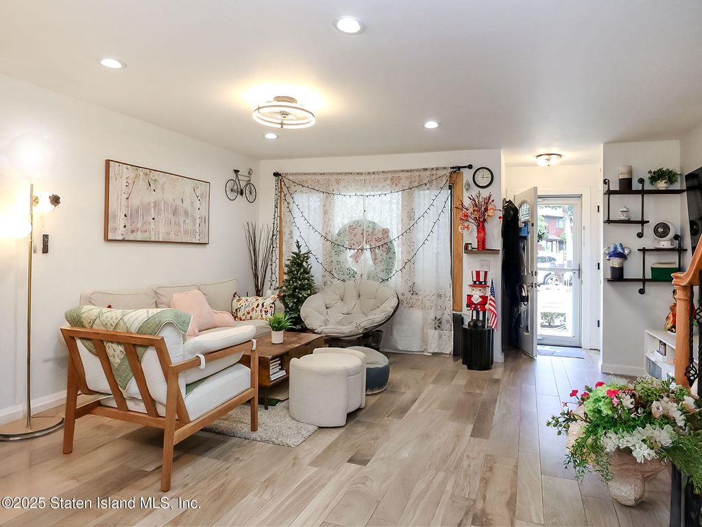 Photo of 31 Pierpont Place, Staten Island, NY 10314 (MLS # 2506081)