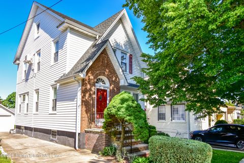 Photo of 592 Oakland Avenue, Staten Island, NY 10310 (MLS # 2603001)
