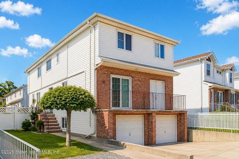Photo of 15 Scott Avenue, Staten Island, NY 10305 (MLS # 2602393)