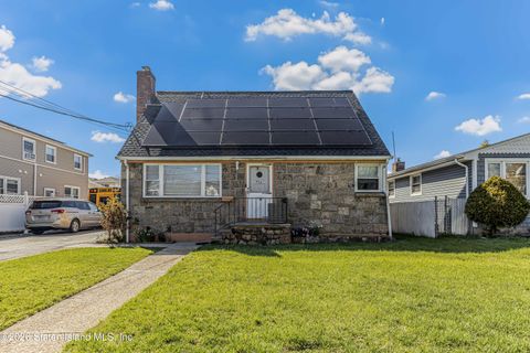 Photo of 352 Stewart Avenue, Staten Island, NY 10314 (MLS # 2601976)