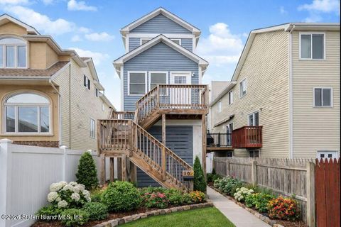 Photo of 107 Baden Place, Staten Island, NY 10306 (MLS # 2600218)