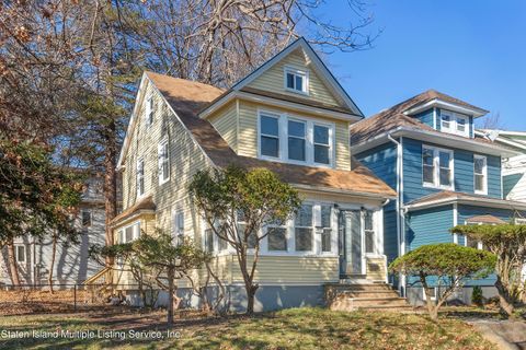 Photo of 414 Herberton Avenue, Staten Island, NY 10302 (MLS # 1165890)