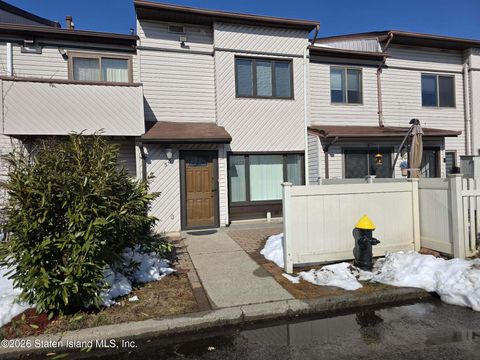 Photo of 58 Selvin Loop, Staten Island, NY 10303 (MLS # 2601013)
