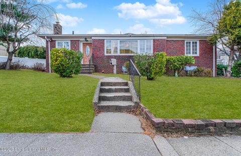 Photo of 36 Albert Street, Staten Island, NY 10301 (MLS # 2600179)