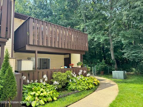 Photo of 260 Timber Ridge Drive #5260, Staten Island, NY 10306 (MLS # 2404481)