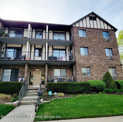 Photo of 170 Devon Loop #8, Staten Island, NY 10314 (MLS # 1161532)