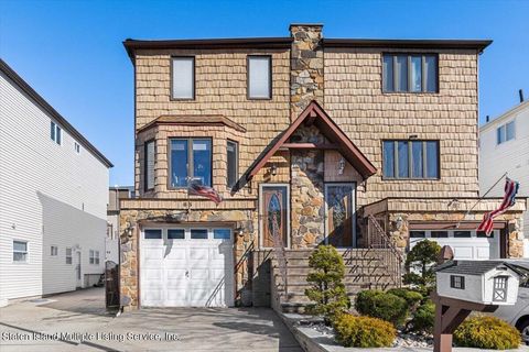 Photo of 65 Kingsbridge Avenue, Staten Island, NY 10314 (MLS # 2401336)