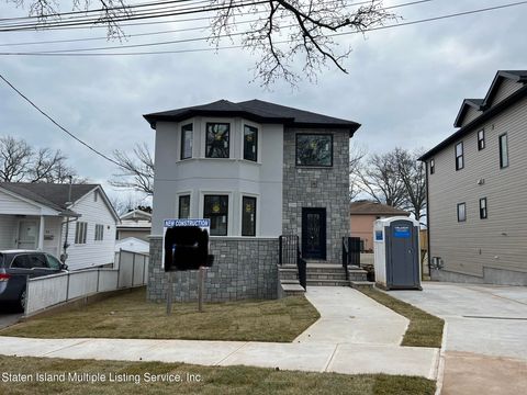 Photo of 66 Acorn Street, Staten Island, NY 10306 (MLS # 1160326)