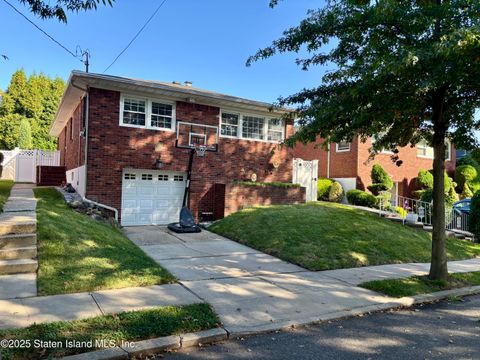 Photo of 751 Oakland Avenue, Staten Island, NY 10310 (MLS # 2505948)