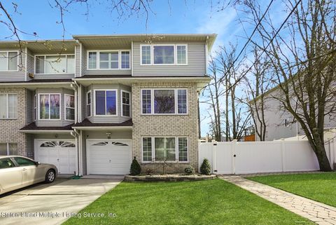 Photo of 38 Halpin Avenue, Staten Island, NY 10312 (MLS # 1160801)