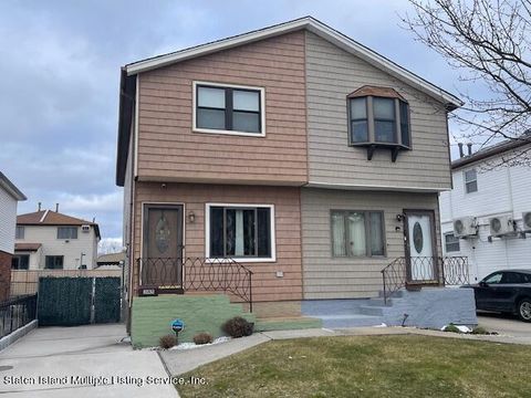 Photo of 385 Stobe Avenue, Staten Island, NY 10306 (MLS # 2400967)