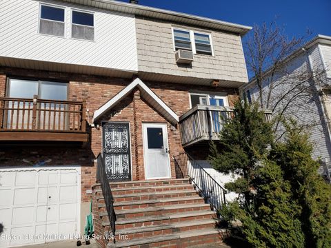 Photo of 425 Travis Avenue, Staten Island, NY 10314 (MLS # 1160441)