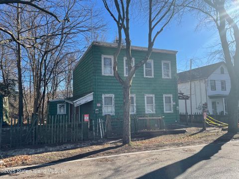 Photo of 7173 Kreischer Street, Staten Island, NY 10309 (MLS # 2506817)