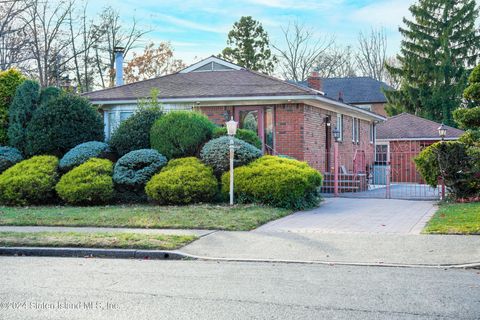 Photo of 490 Steuben Street, Staten Island, NY 10305 (MLS # 2406741)