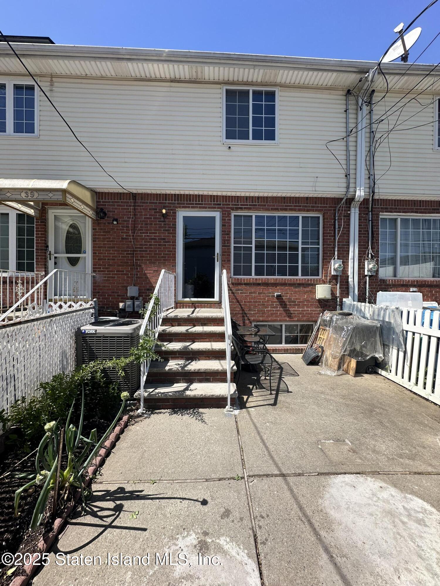 37 Susan Court, Staten Island, New York image 1