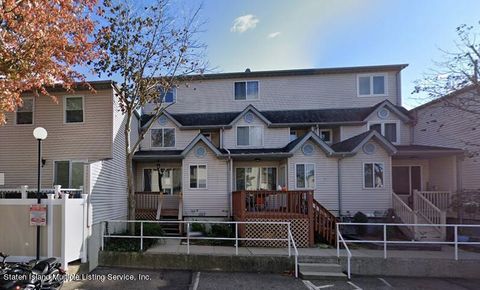 Photo of 12 Sandy Lane, Staten Island, NY 10307 (MLS # 2400588)