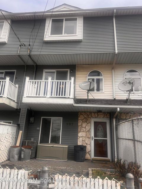 Photo of 107 Richmond Hill Road, Staten Island, NY 10314 (MLS # 1161038)