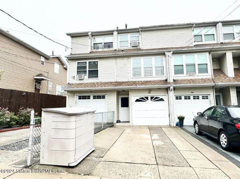 Photo of 188 Wellbrook Avenue, Staten Island, NY 10314 (MLS # 2404581)