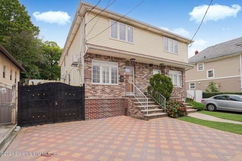 Photo of 1928 Clove Road, Staten Island, NY 10304 (MLS # 2405293)