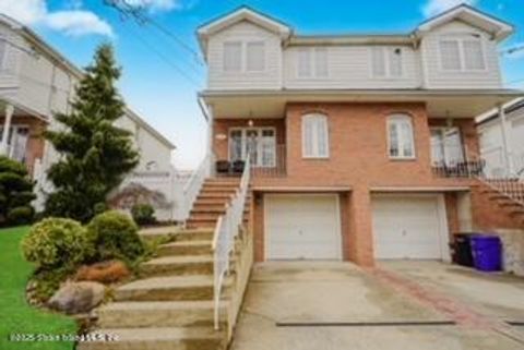 Photo of 1083 Sheldon Avenue, Staten Island, NY 10309 (MLS # 2501509)