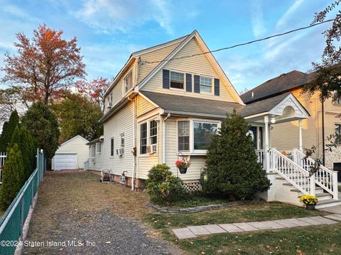 Photo of 29 Idaho Avenue, Staten Island, NY 10309 (MLS # 2406046)