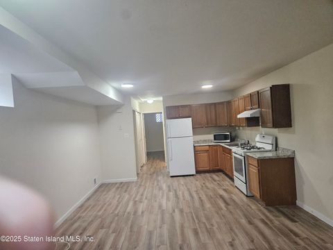 Photo of 563 Bloomingdale Road, Staten Island, NY 10309 (MLS # 2507229)