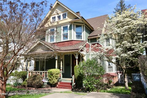 Photo of 139 Henderson Avenue, Staten Island, NY 10301 (MLS # 1161407)