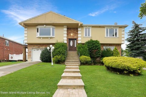 Photo of 548 Jefferson Boulevard, Staten Island, NY 10312 (MLS # 1163270)