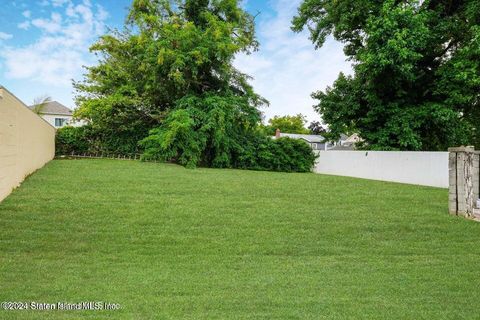Photo of 0 Russell Street, Staten Island, NY 10308 (MLS # 2406059)