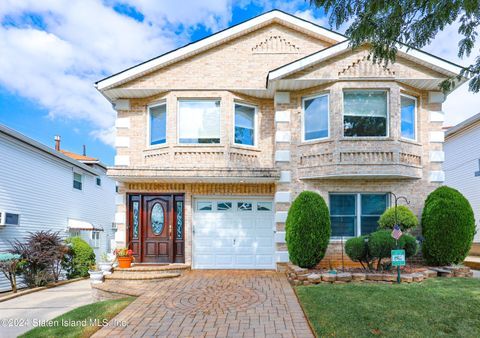 Photo of 35 Bangor Street, Staten Island, NY 10314 (MLS # 2405608)