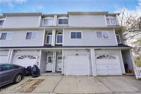Townhouse in Staten Island NY 33 Simmons Loop.jpg