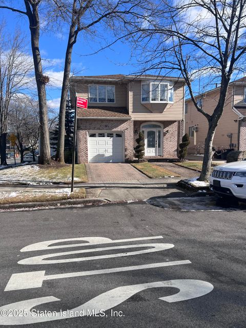 Photo of 3 Bombay Avenue, Staten Island, NY 10309 (MLS # 2500063)