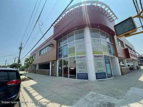 Photo of 2076 Hylan Boulevard, Staten Island, NY 10306 (MLS # 1162620)