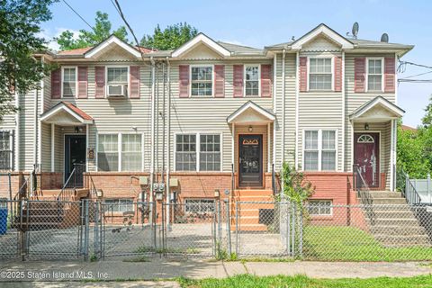 Photo of 160 Alaska Street, Staten Island, NY 10310 (MLS # 2504322)